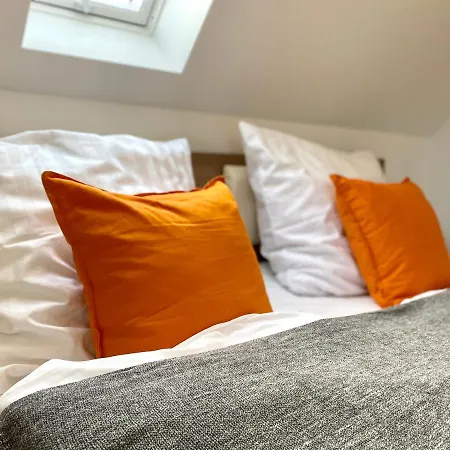 شقة Bright - Super Spacious - King Bed, Kitchen, Free Parking
