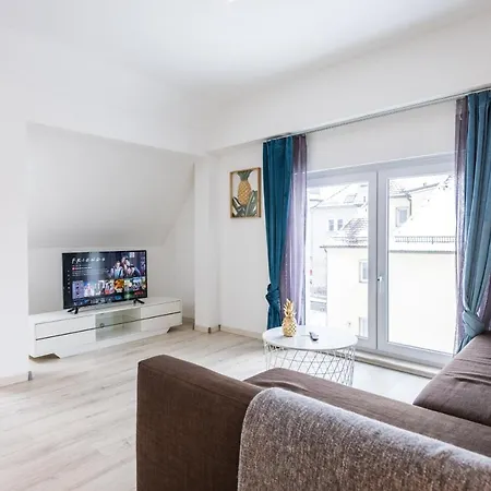 شقة Bright - Super Spacious - King Bed, Kitchen, Free Parking *