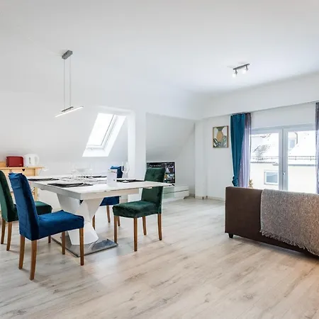 شقة Bright - Super Spacious - King Bed, Kitchen, Free Parking اوغسبورغ
