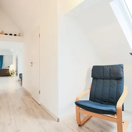 Bright - Super Spacious - King Bed, Kitchen, Free Parking Appartement Augsburg